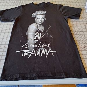 Pink Beautiful Trauma Tour 2018 Black Tee size small